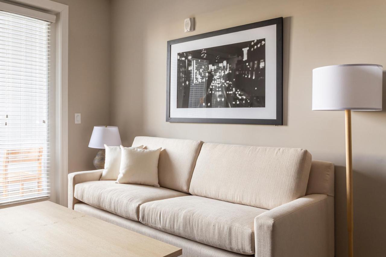 Kasa Freemorewest Charlotte Bilik gambar